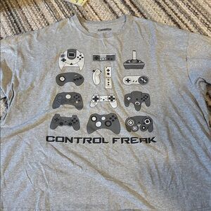 Game Console Controller Men’s T-shirt